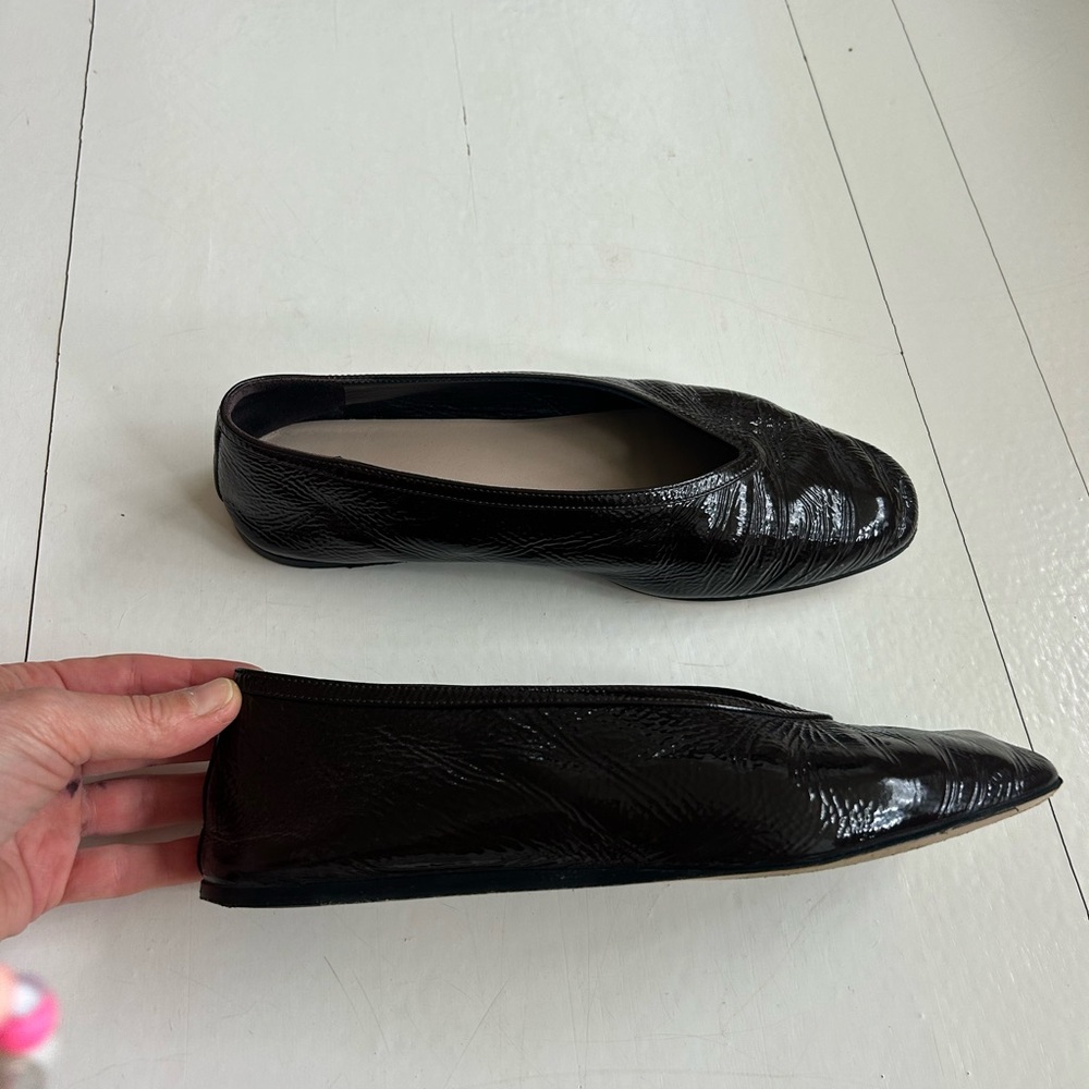 Le Monde Beryl Size 37 Brown Crinkle Patent Luna Slipper Lightly Worn Fits Loose - Picture 2 of 5